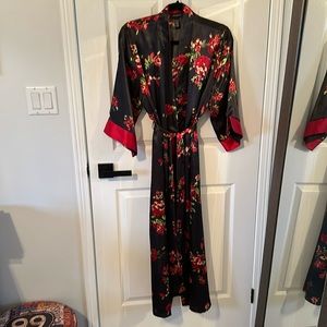 Jones New York Beautiful flowered dressing gown
